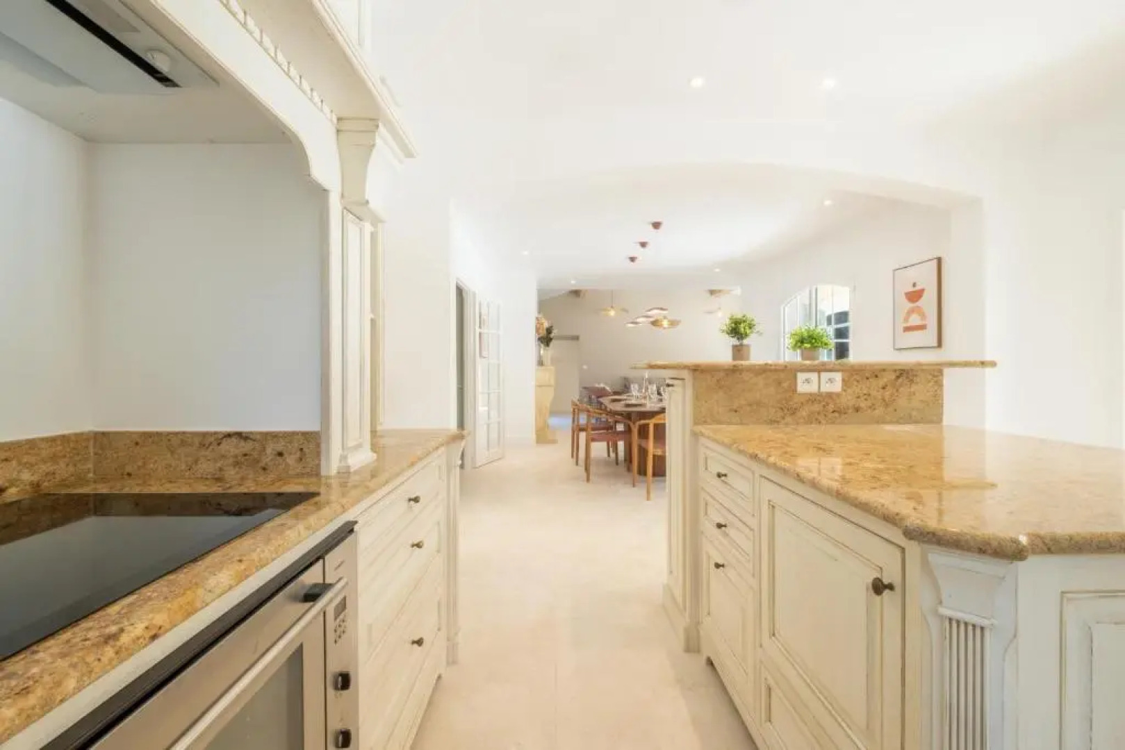 SERRENDY BIJOU de 280m2 au calme absolu avec piscine à débordement