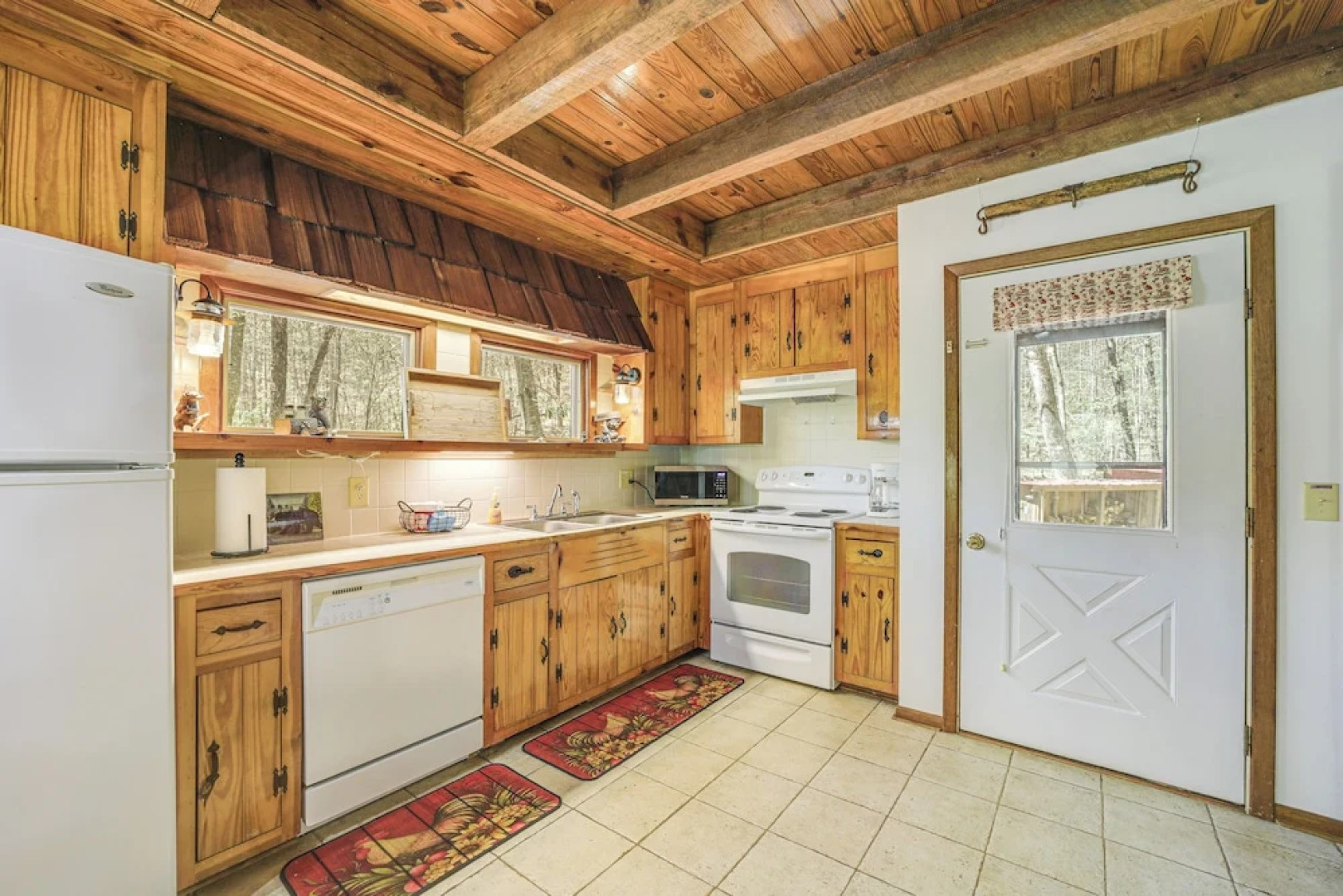 Creekside Cabin w/ Deck & Grill in Whittier!