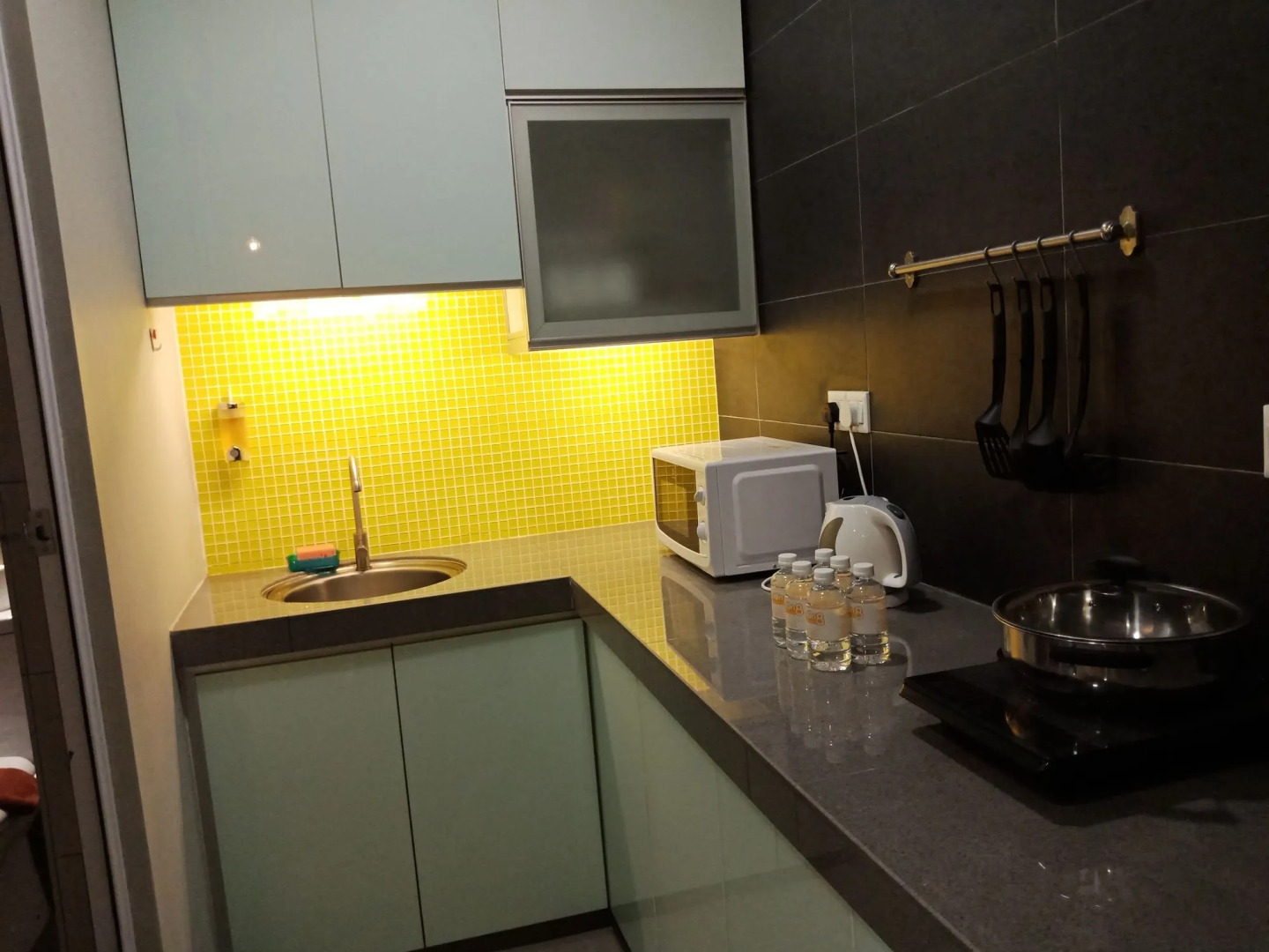 Lemon8 Hotel Apartment