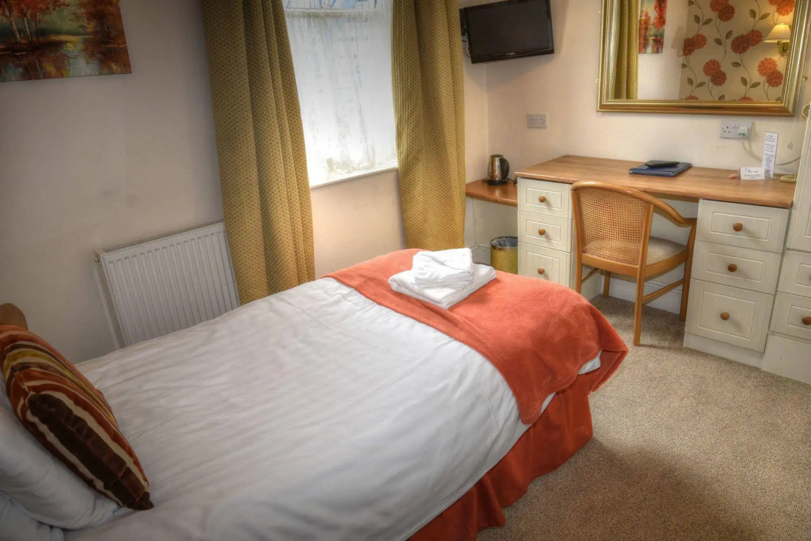 Lion Hotel and Studio Apartments