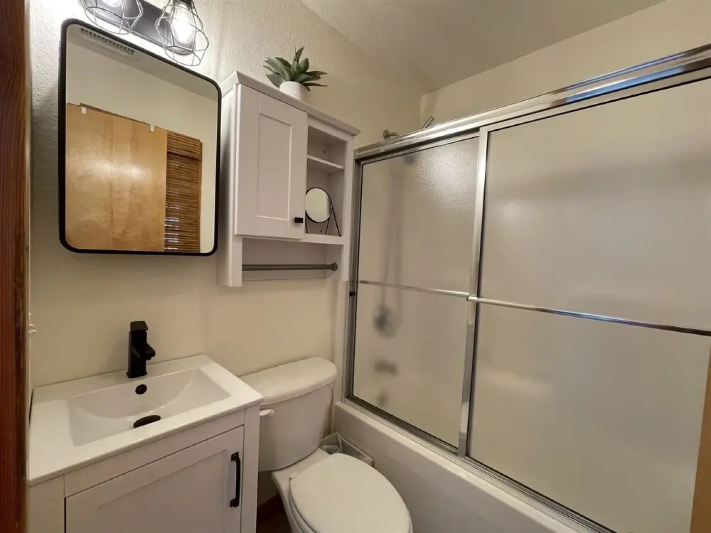 38 Piece Of Heaven Studio Bedroom Condo by RedAwning