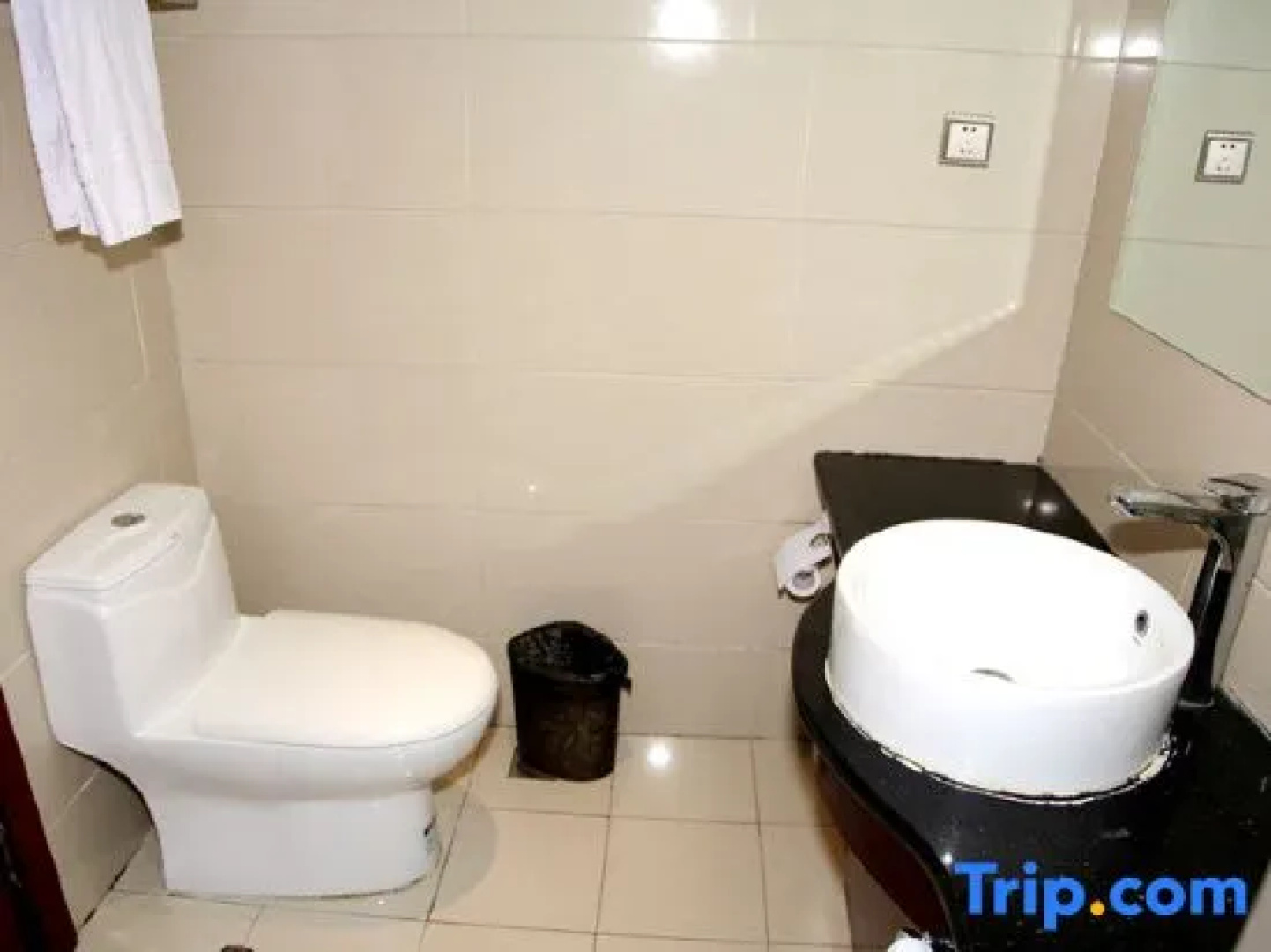 Dingyuan Business Hotel