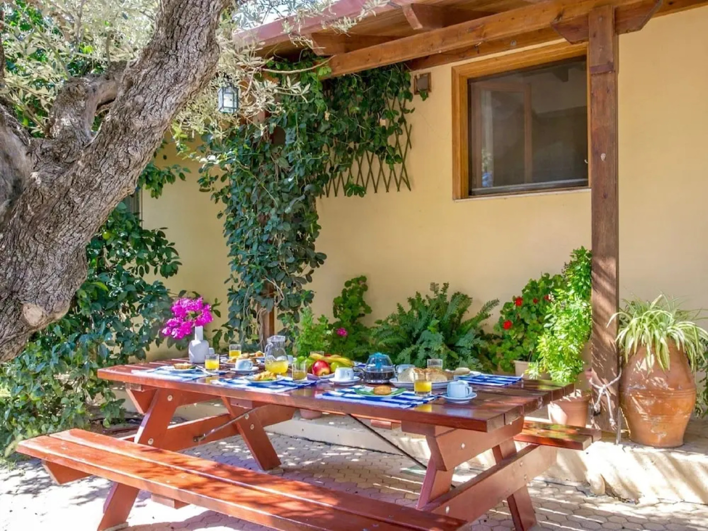 Villa in Heraklion With Private Pool & Beaches