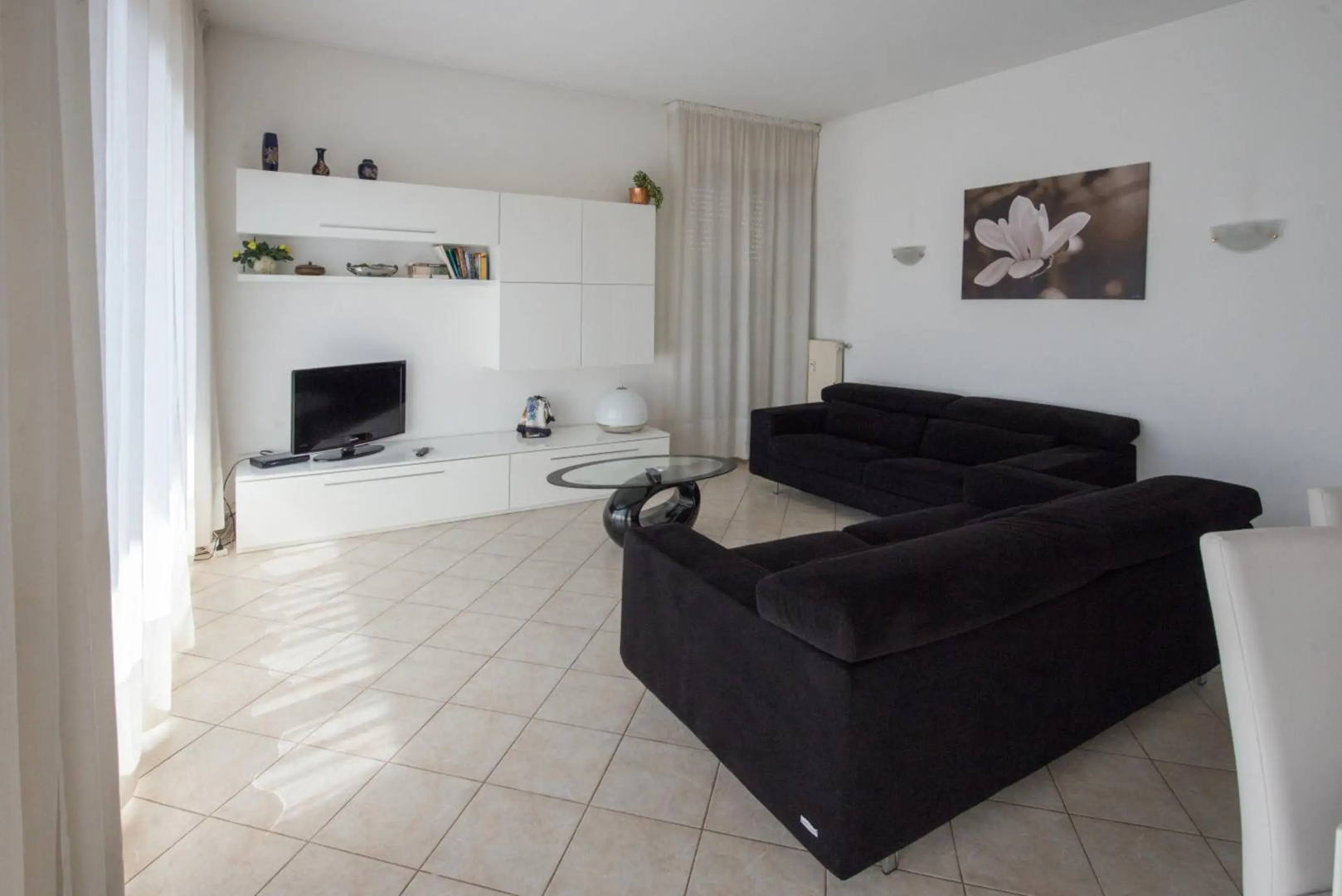Silky House with Private Parking