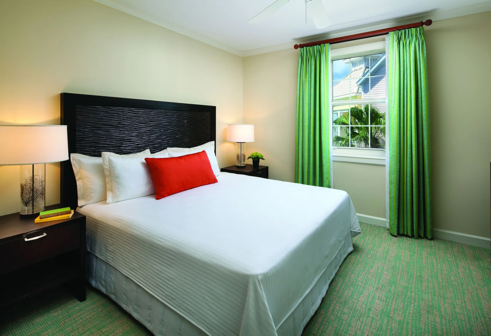 Harborside Resort & Vacation Rentals at Atlantis