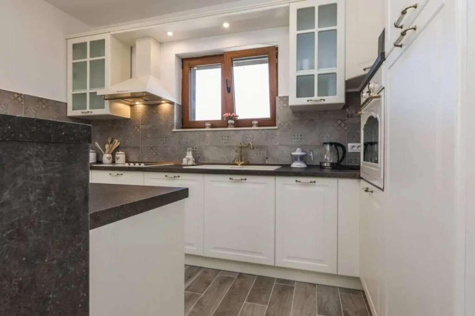 Lux stone house with pool, jacuzzi, sauna near beach