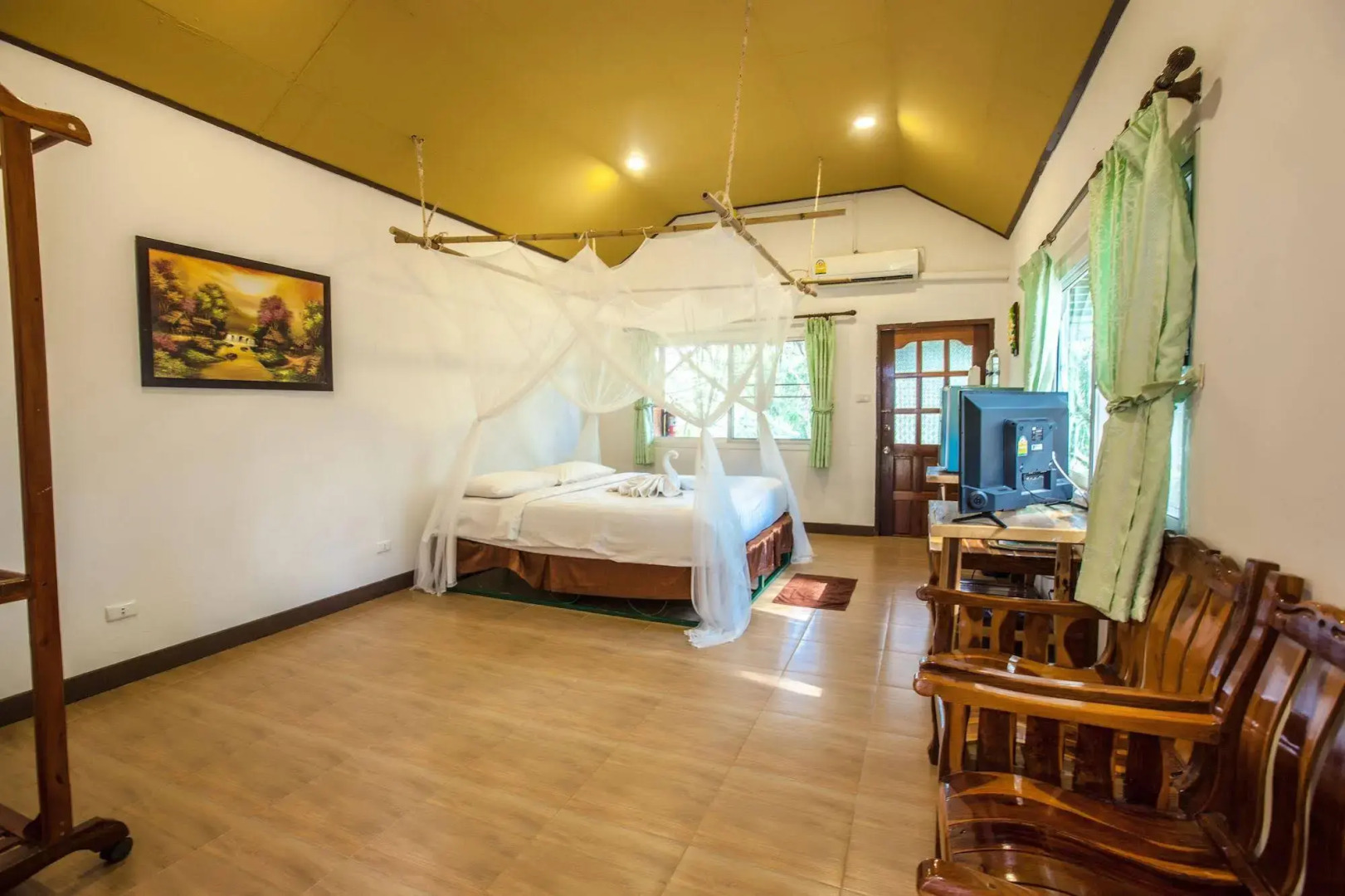 Varee Valley Resort and Restaurant