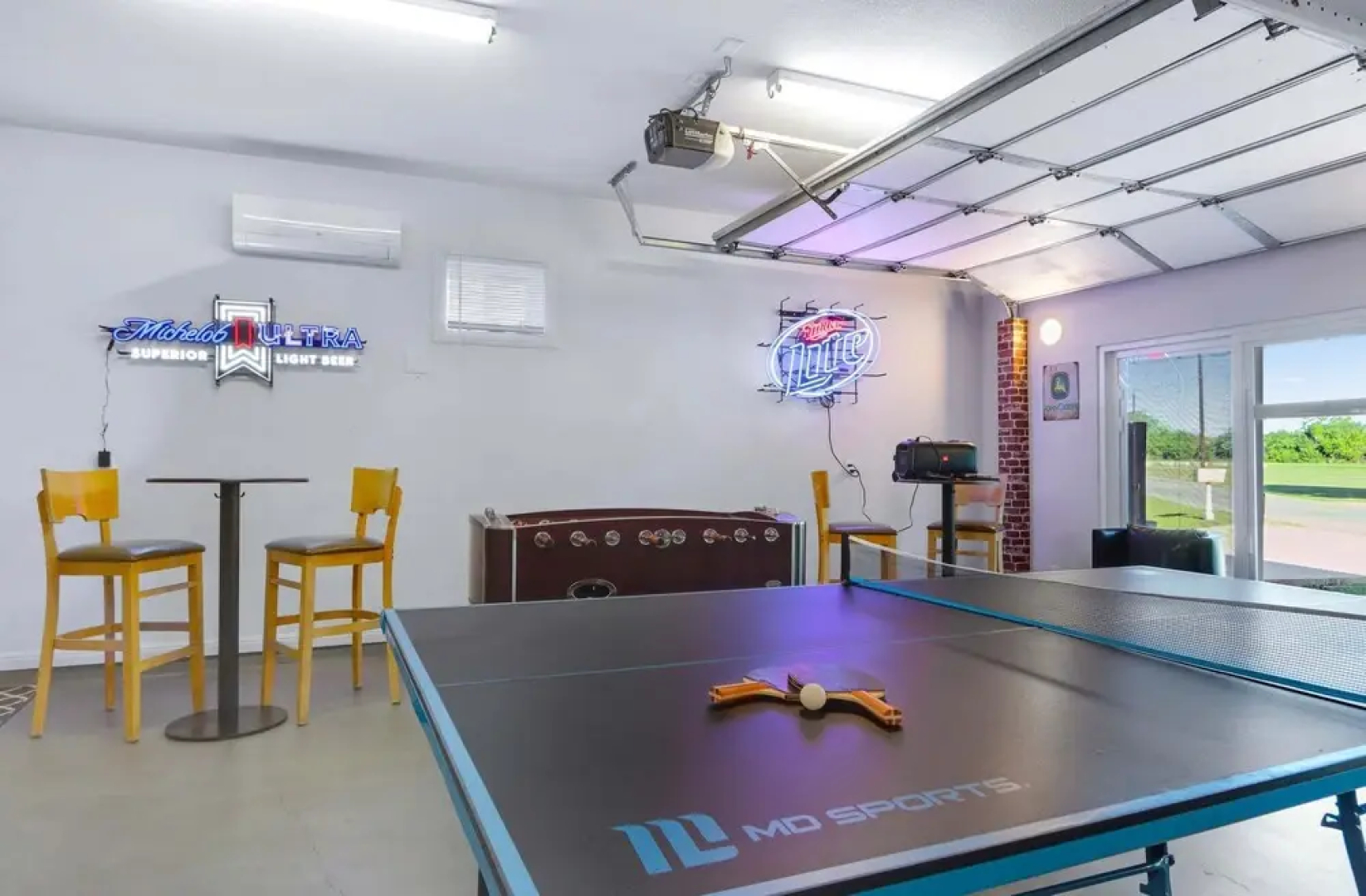 Spacious Retreat & Game Room Sleeps 12