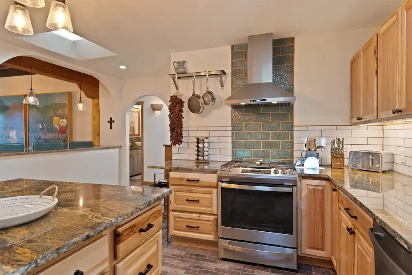 Sunlit Pines - Tucked in the Trees, Private Escape, Easy Drive to Plaza - NEW Listing