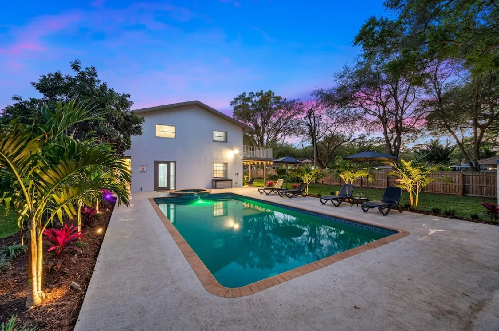 Luxe Largo Retreat: Pool, Games, Basketball & More