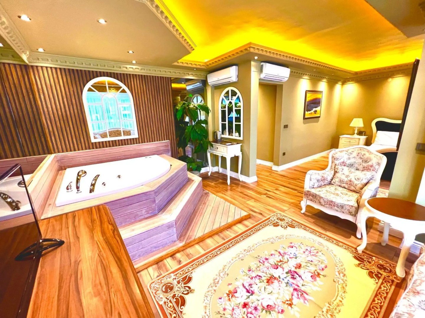 Real King Residence