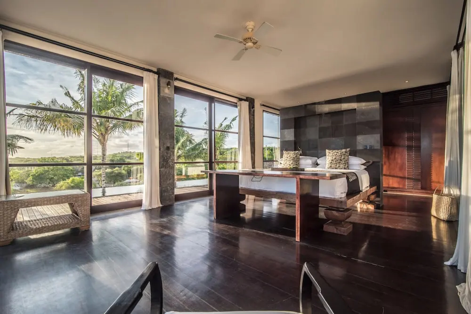 Absolute Cliff Front Pandawa Beach Villa