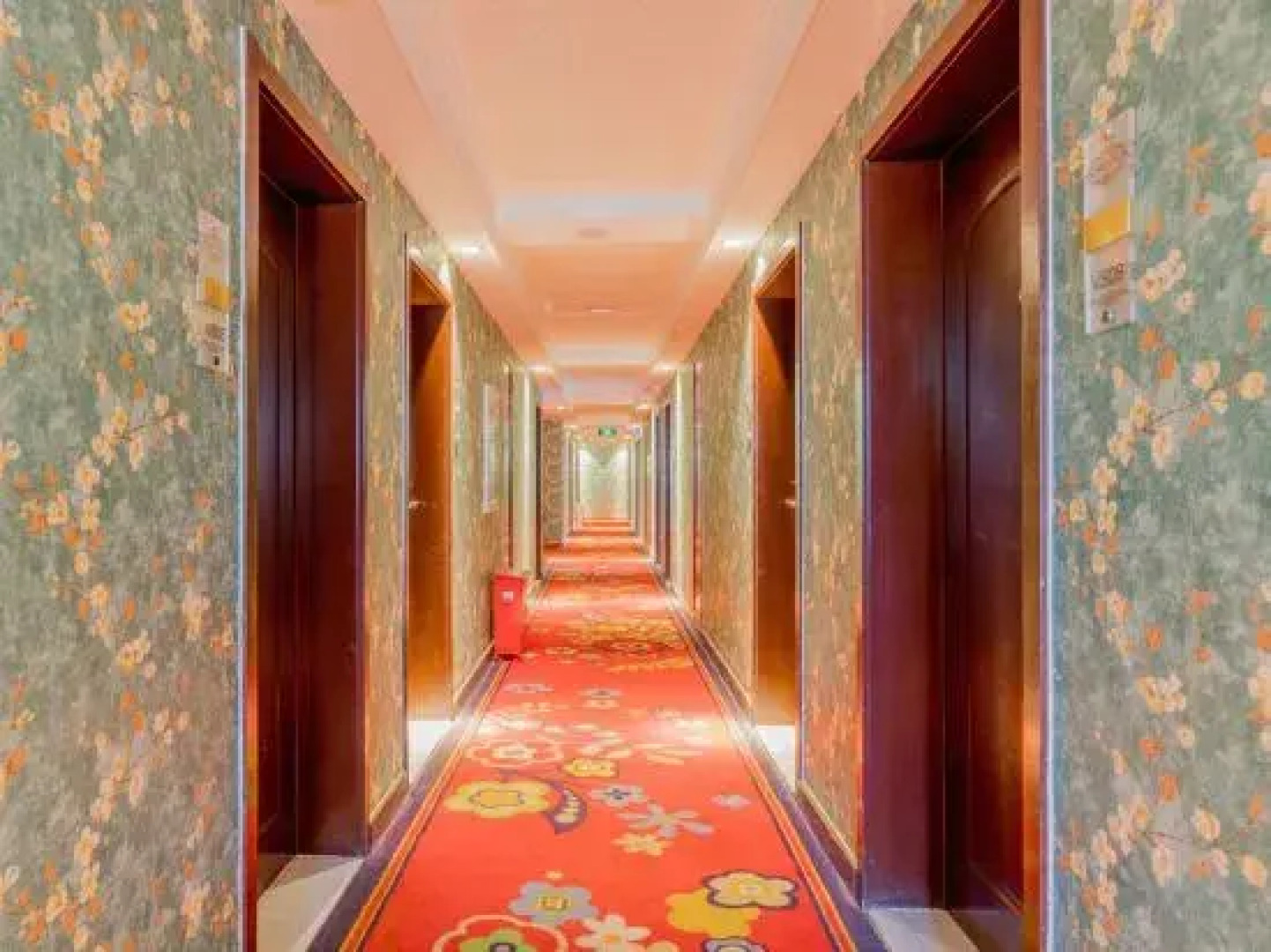 Blue Magpie Holiday Hotel