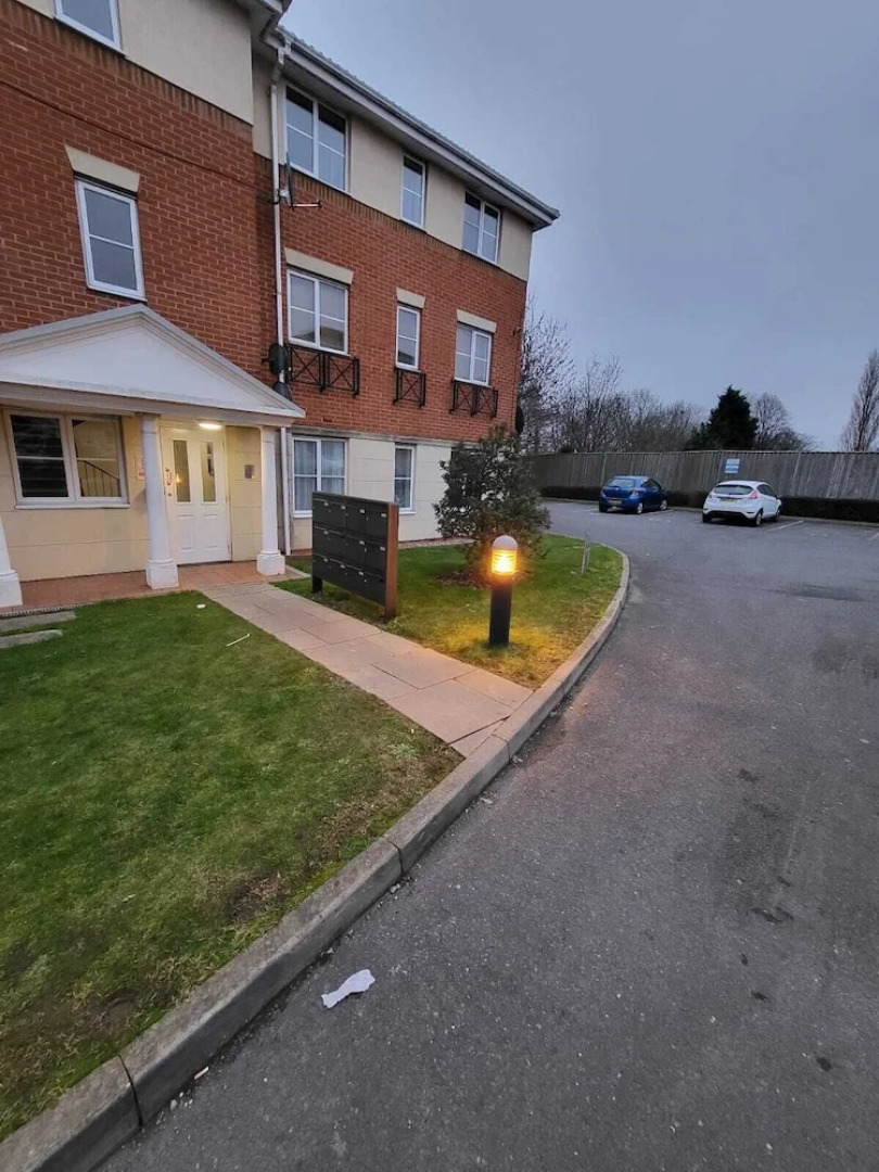 Lovely 2-bed Apartment in West Bromwich