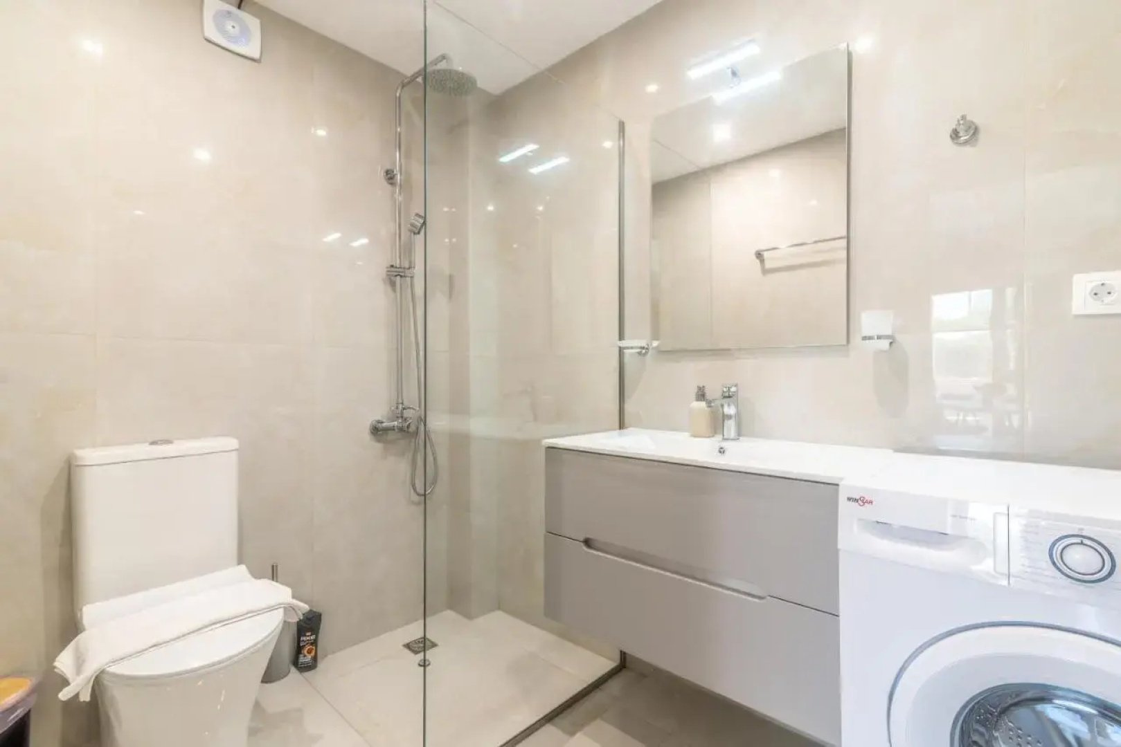 Elegant Suite 2 near the Beach
