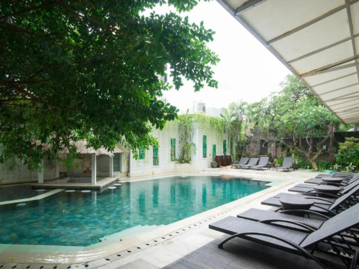 Kuta One Party Hotel