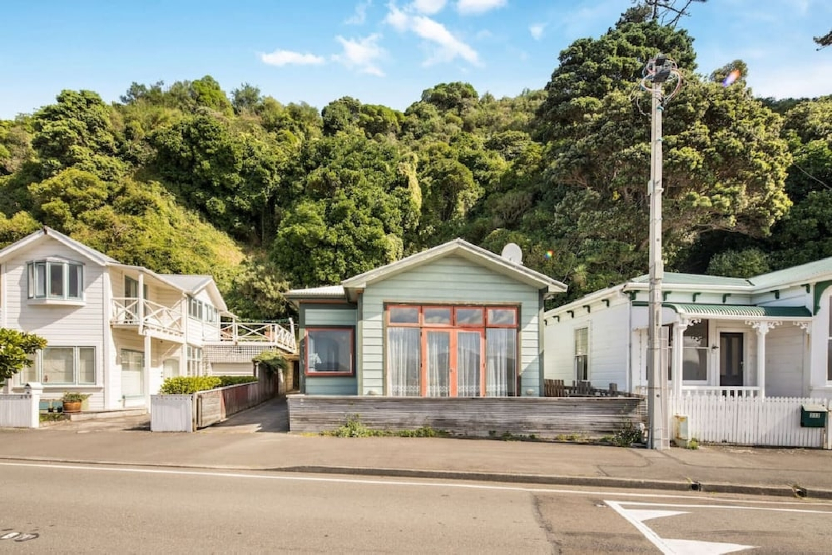 Pristine 2-bed waterfront, Karaka Bays
