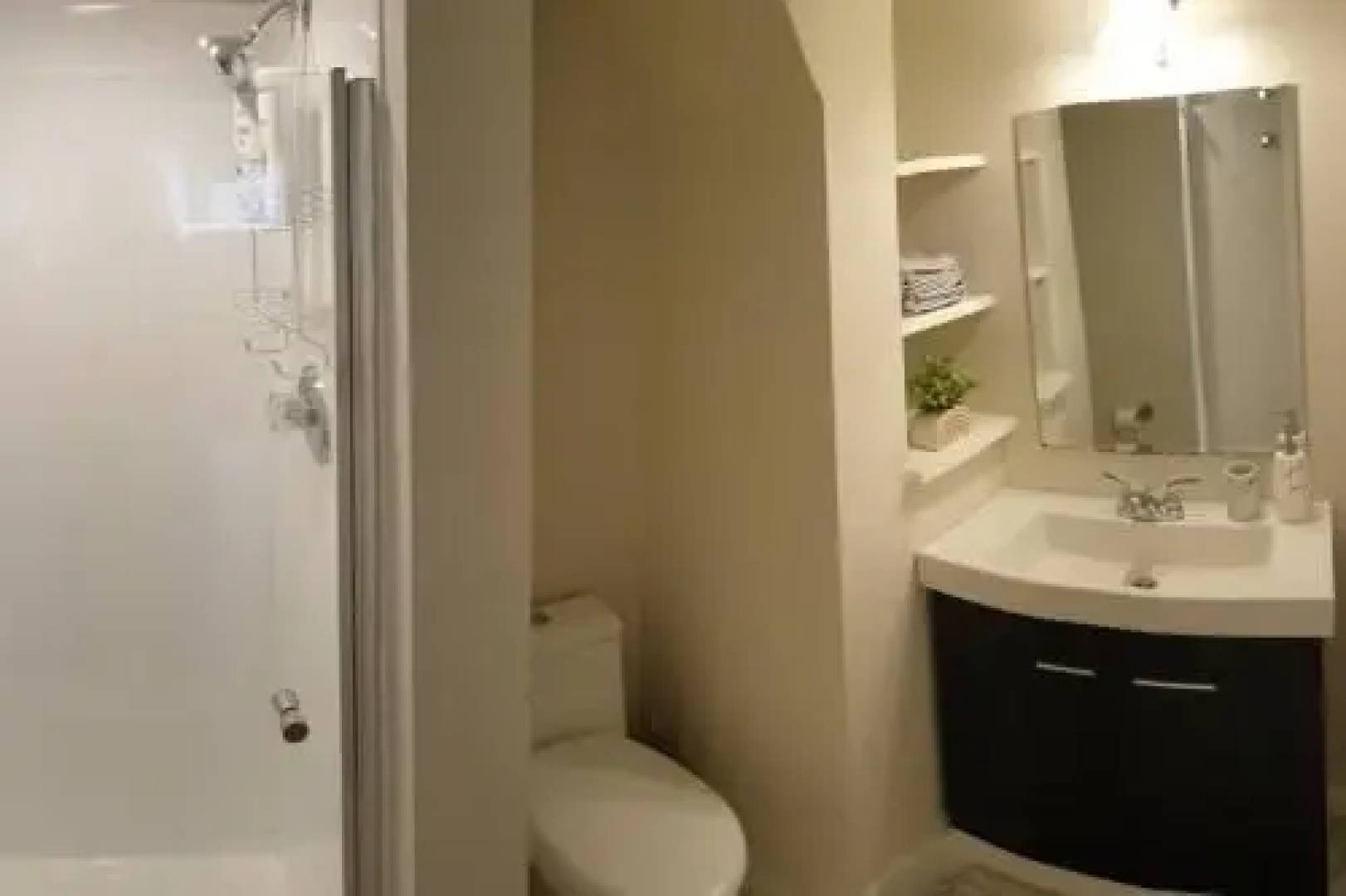 Happy, Cozy, Fun, Loving suite in West Vancouver