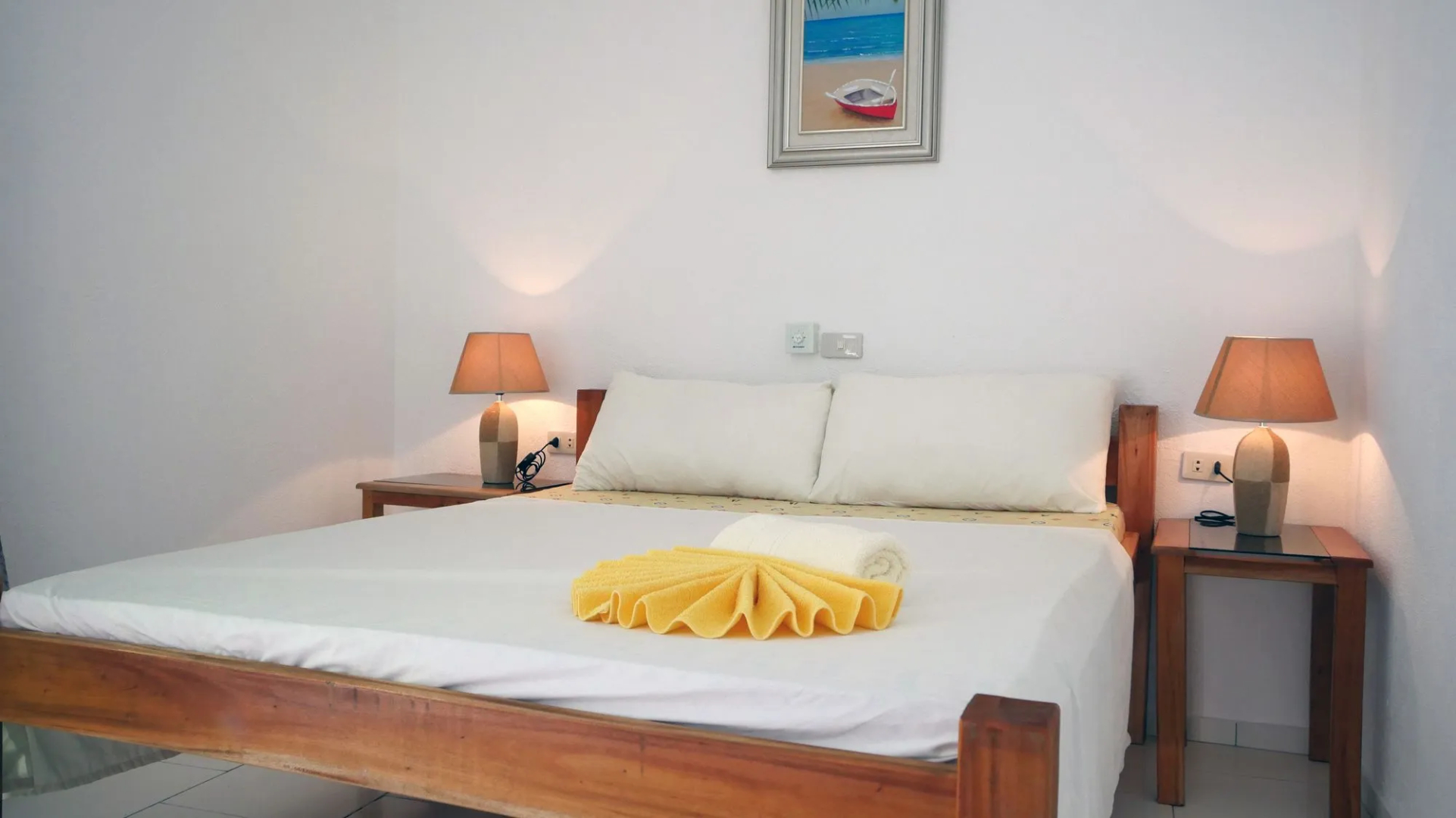 Alona Gecko Inn