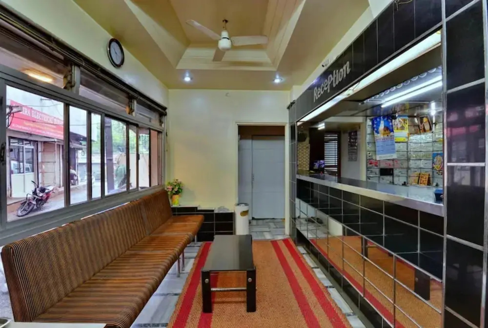 Goroomgo Pat Village Inn Indore