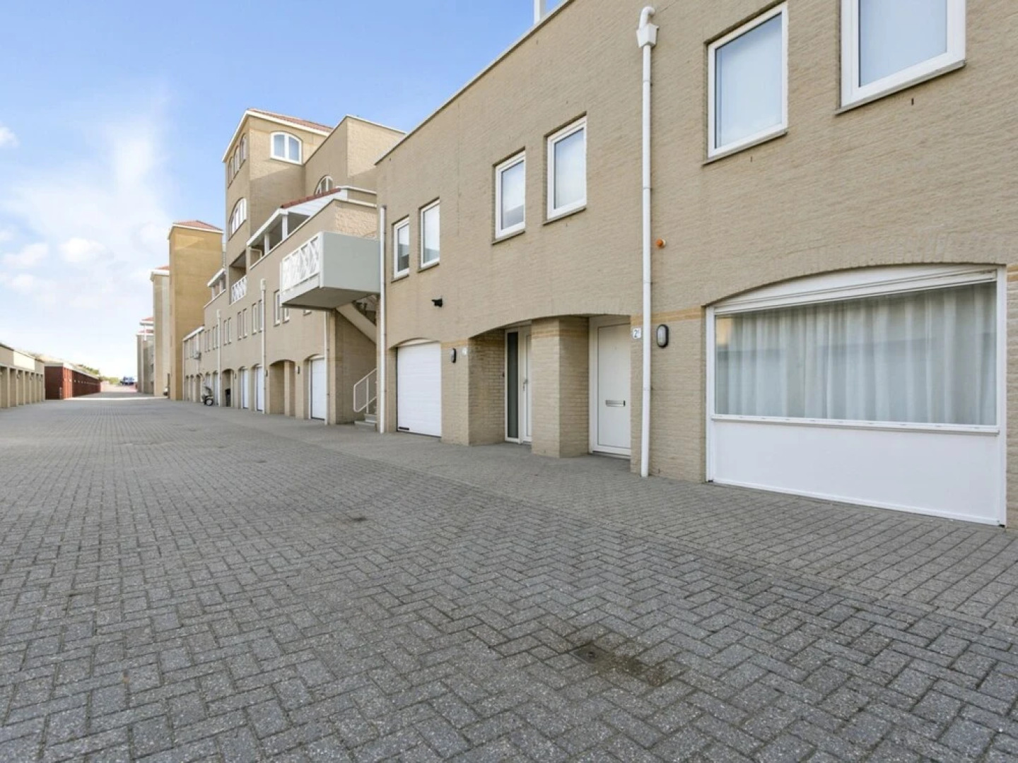 Spacious Luxury Apartment With Beautiful Views of the Marina