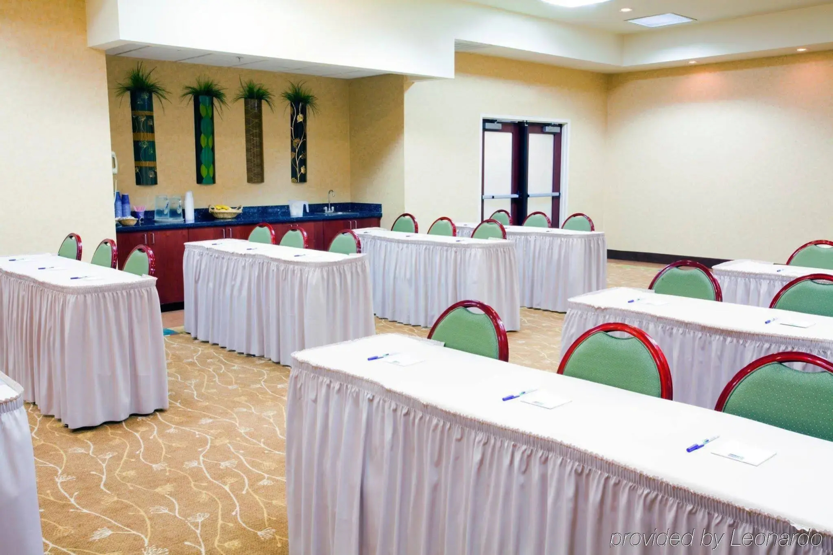 Holiday Inn Express Hotel & Suites Charlotte Arrowood by IHG