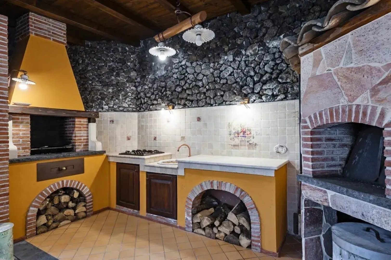 Papavero Rosso - Villa at the Foot of Mount Etna With Private Pool