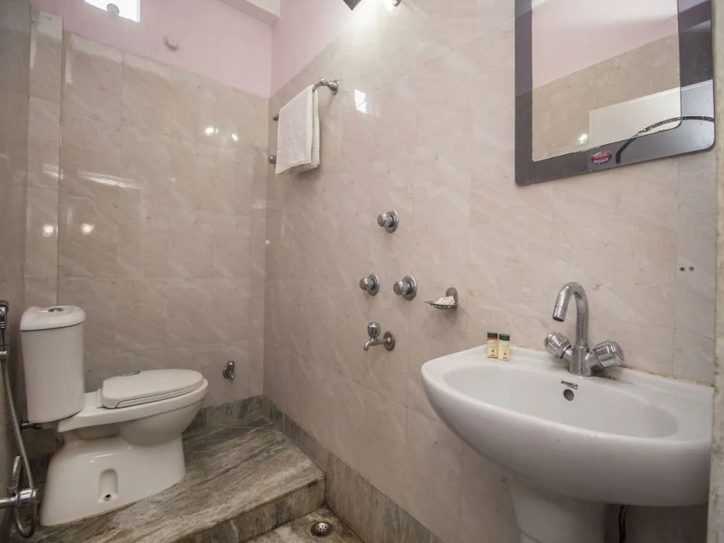 Oyo 17215 Garg Residency