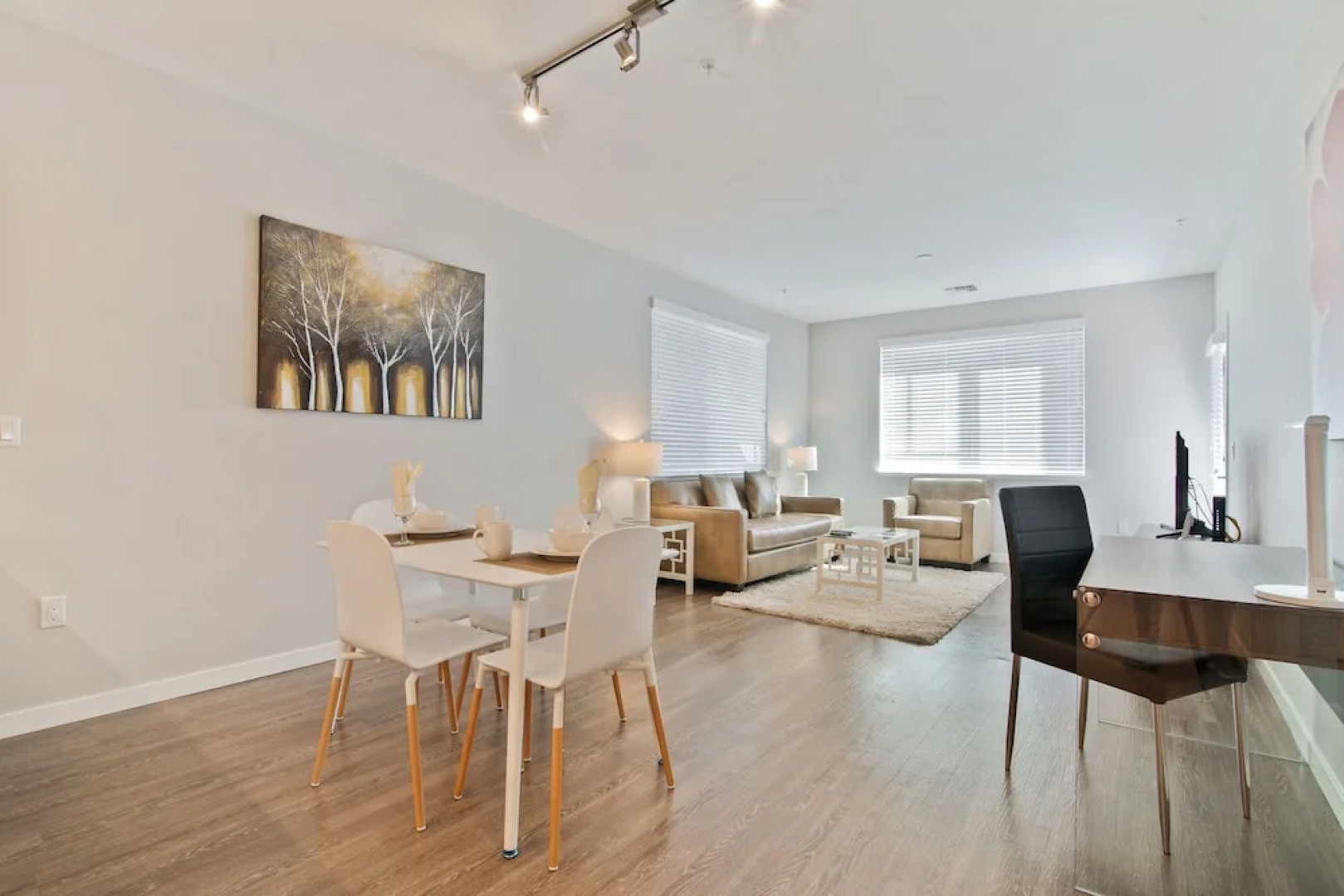 Global Luxury Suites in Menlo Park