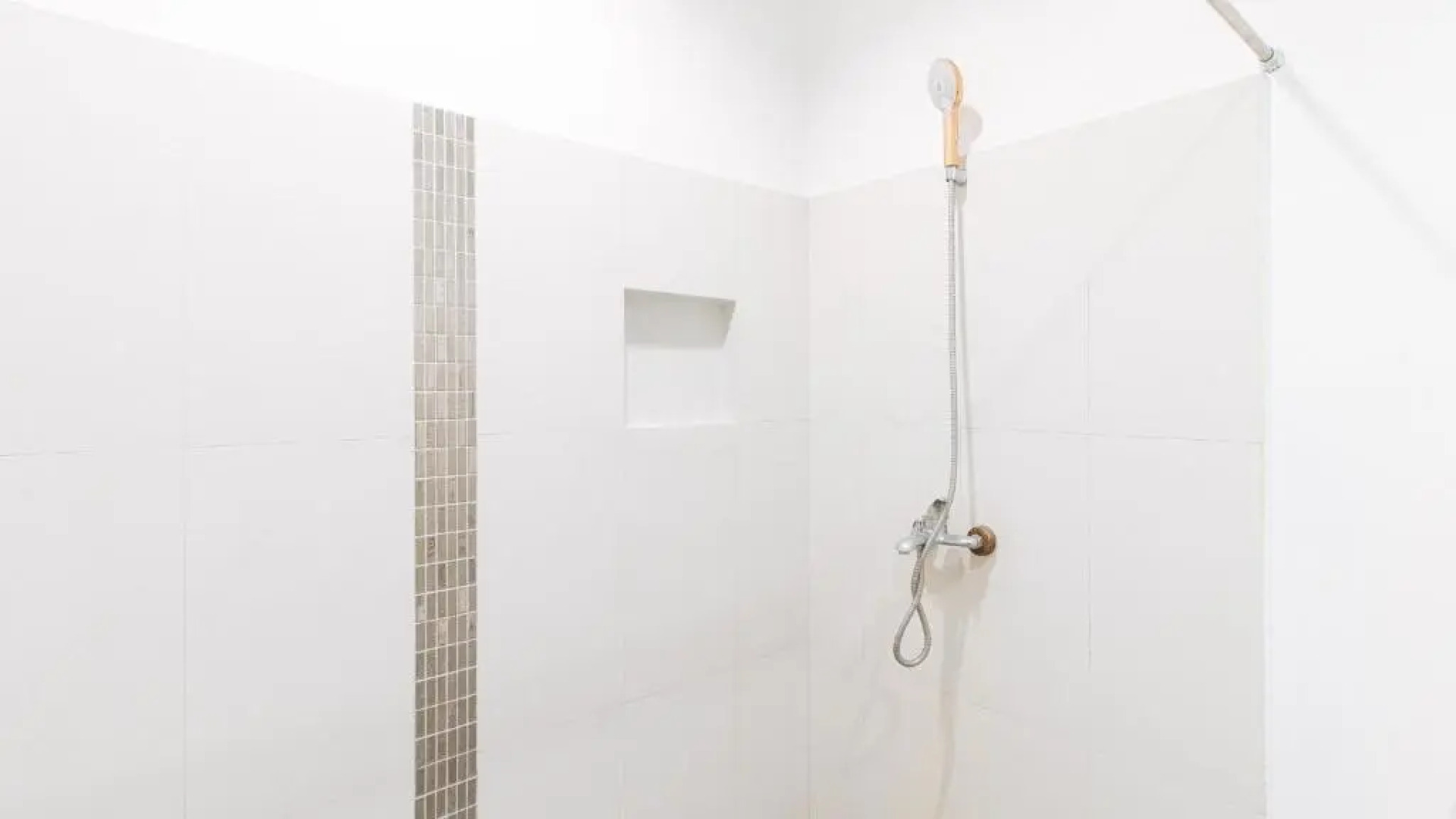 RedDoorz @ EL Highway Hotel Bulacan