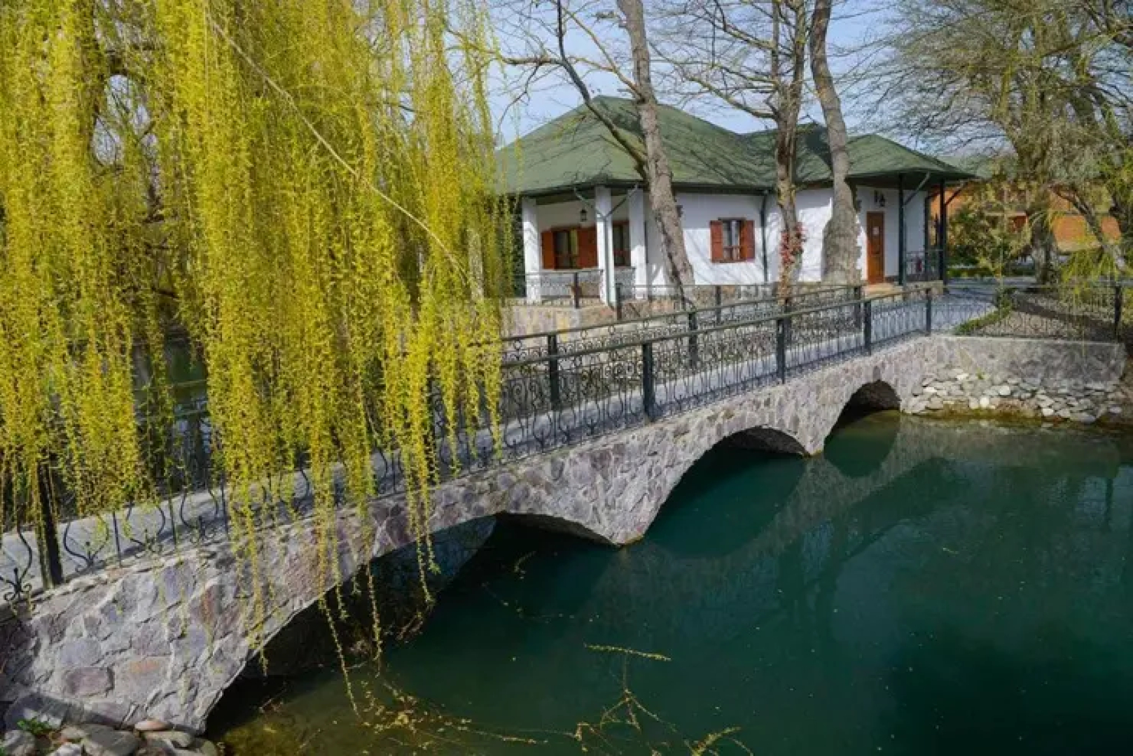 River Inn Hotel
