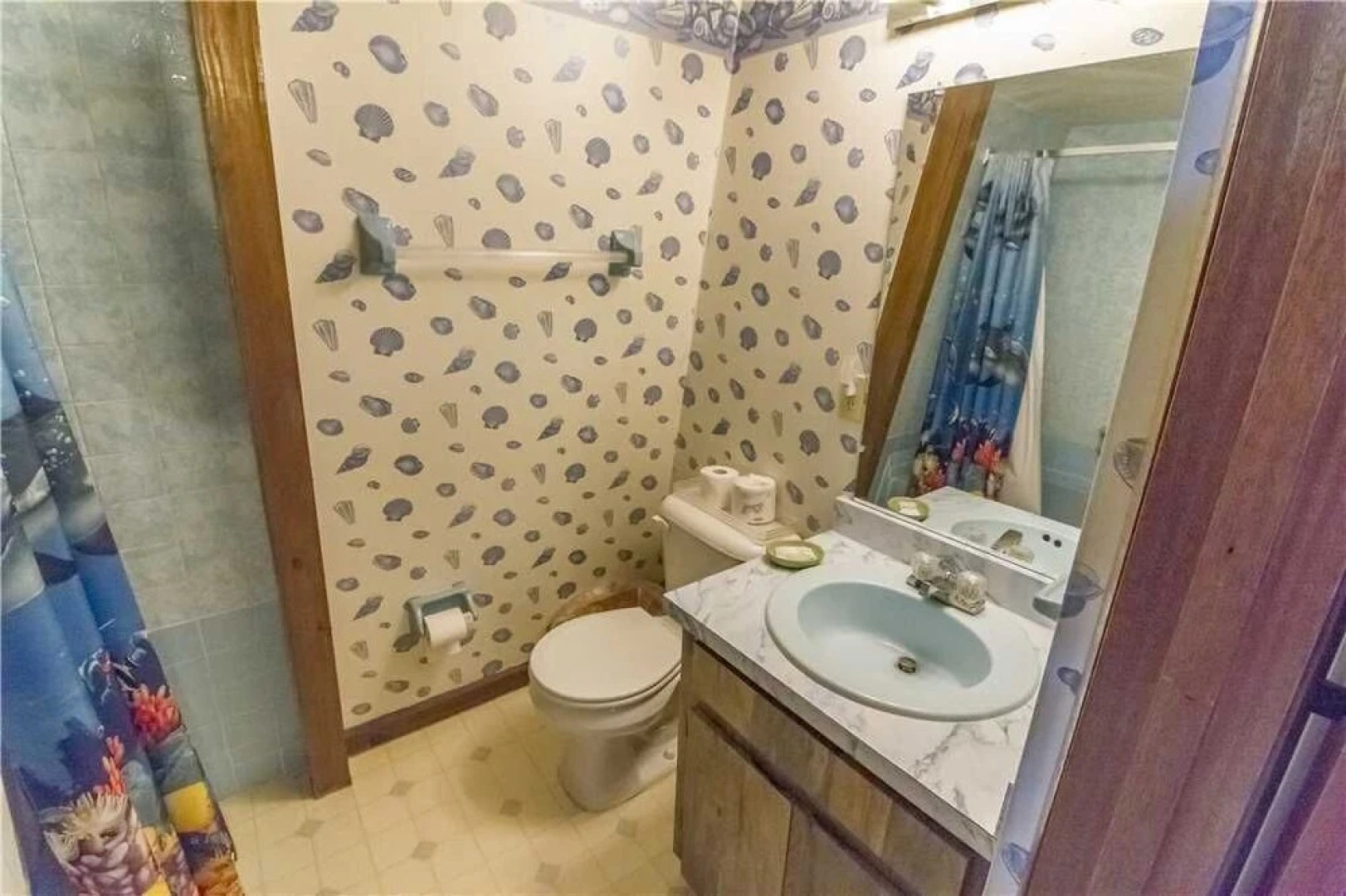 Oasis Beach House, 2 Bedrooms, Sleeps 6, Beach Front, HDTV, WiFi