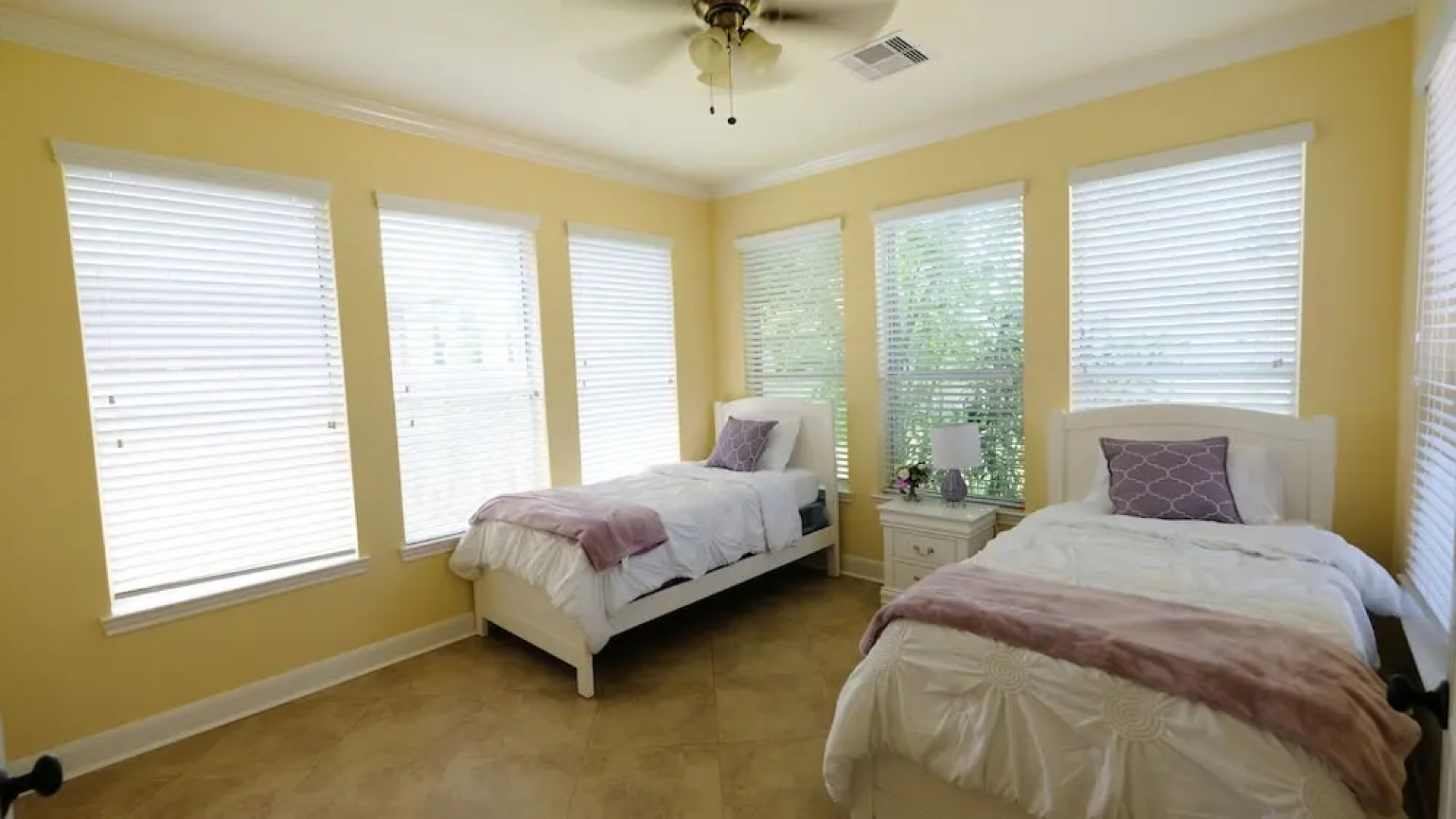 5Bdrm 3.5Bath 12Beds - HOME BIG AS TEXAS