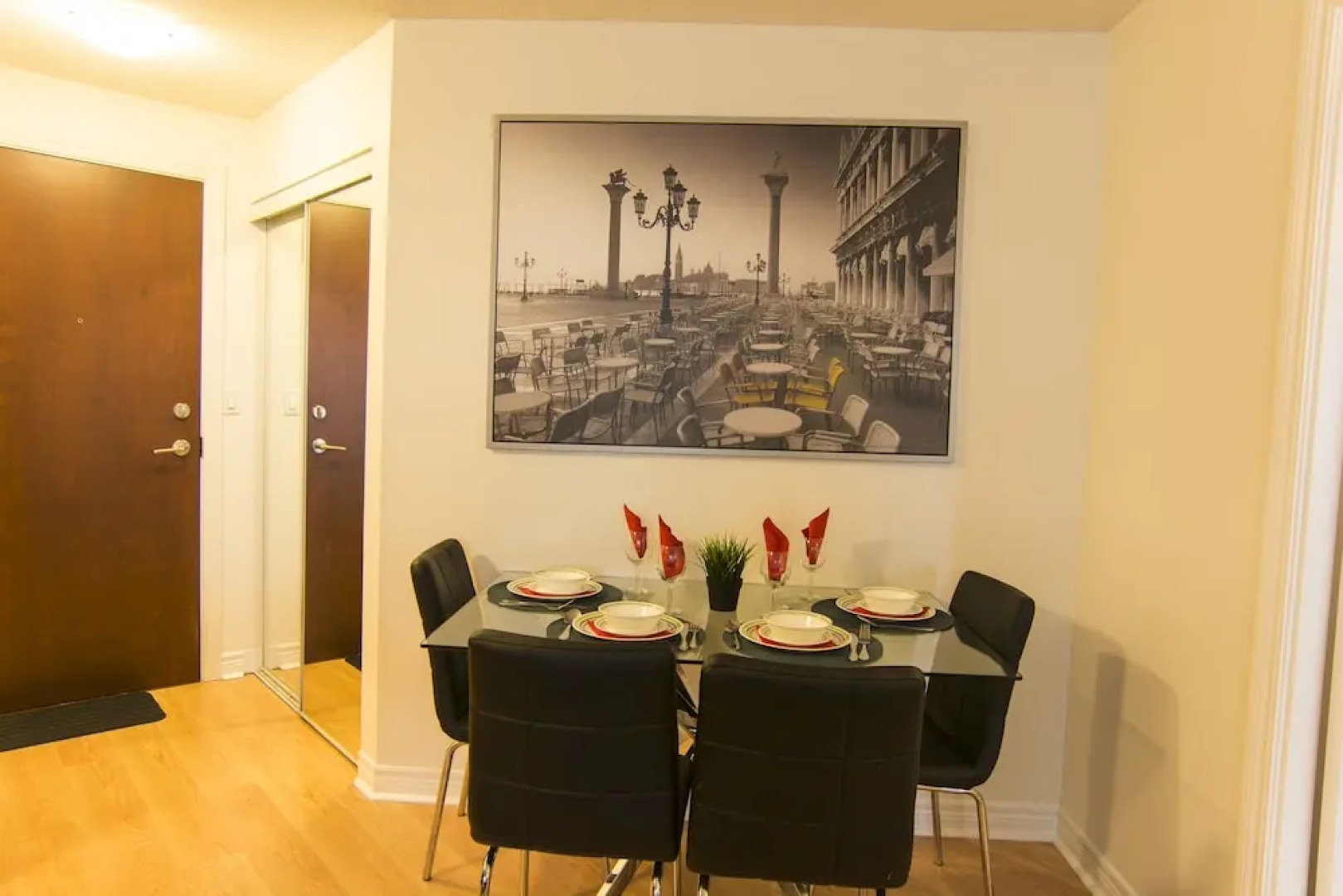 Grand Ovation by Maplewood Suites