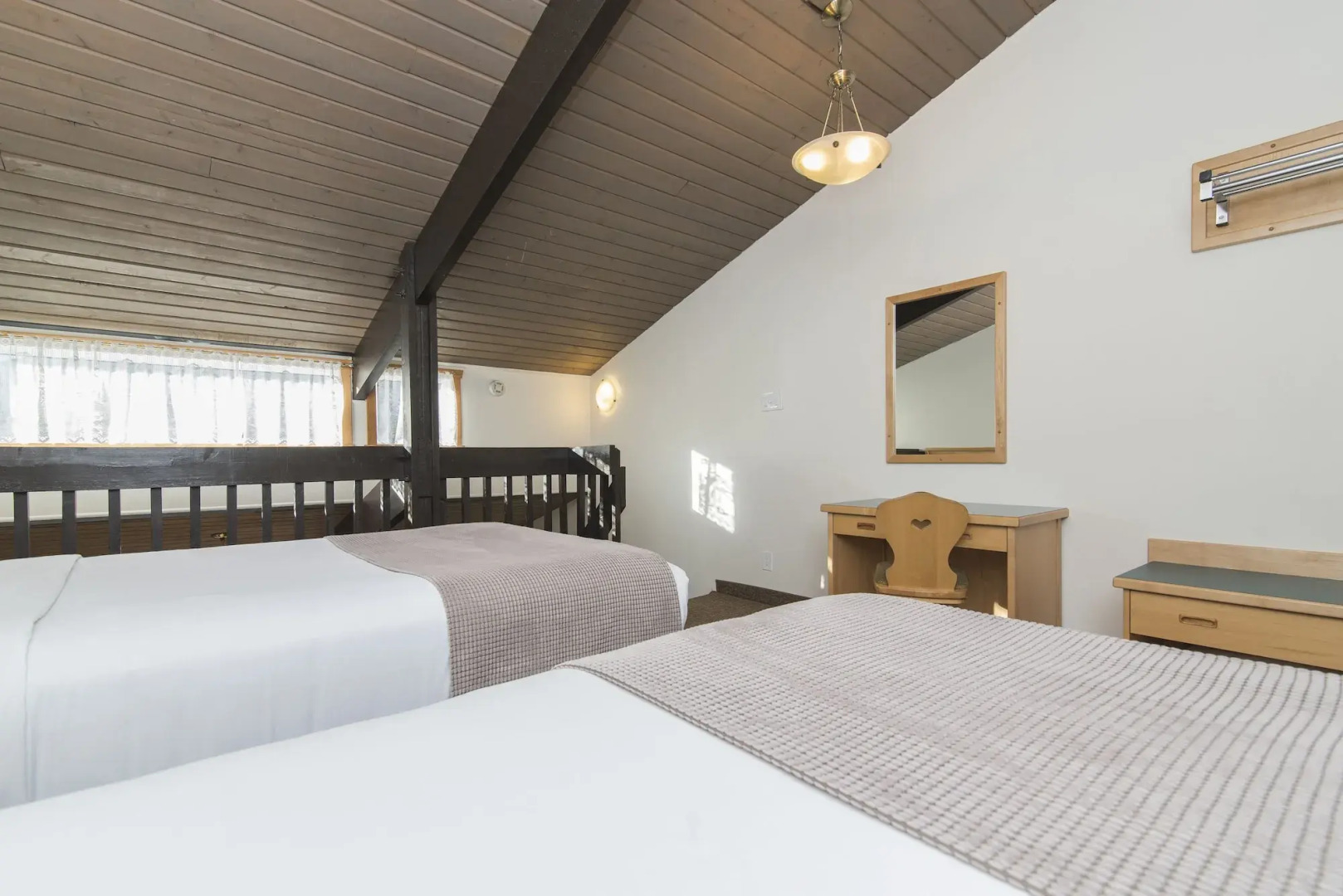 Rocky Mountain Ski Lodge