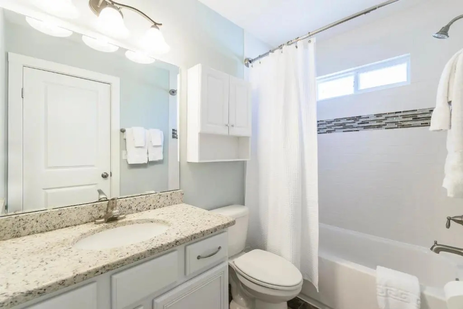 Blue Breeze, 4 Bedrooms, 3 Bathrooms, Sleeps 10, walk to Beach