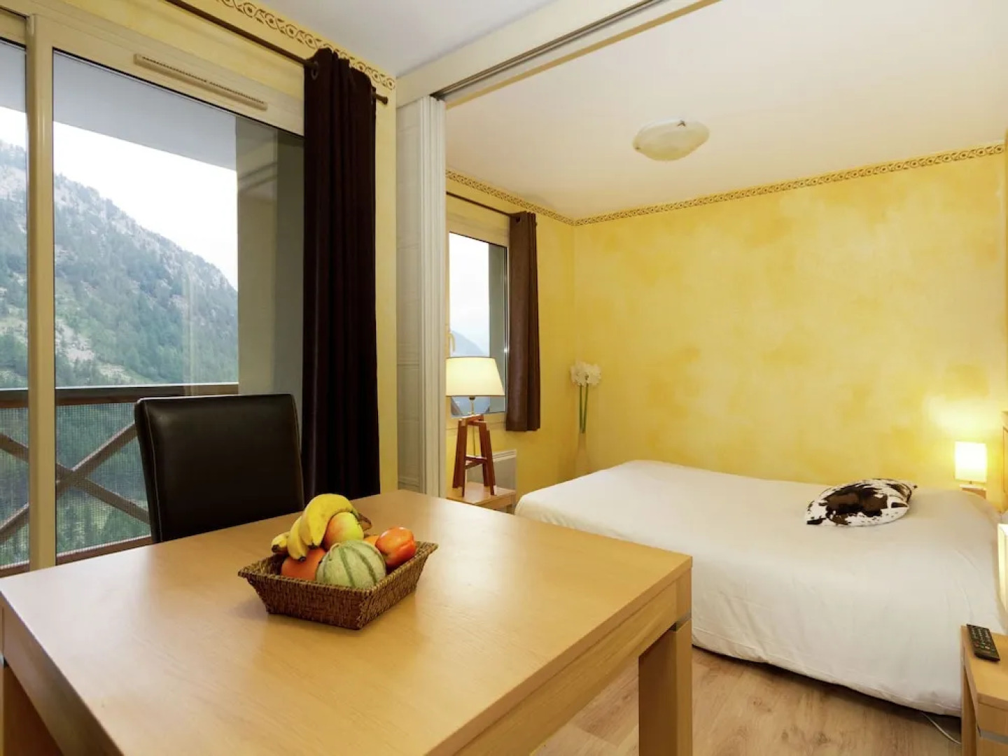 Comfortable Apartment With Balcony 200m From the City Center