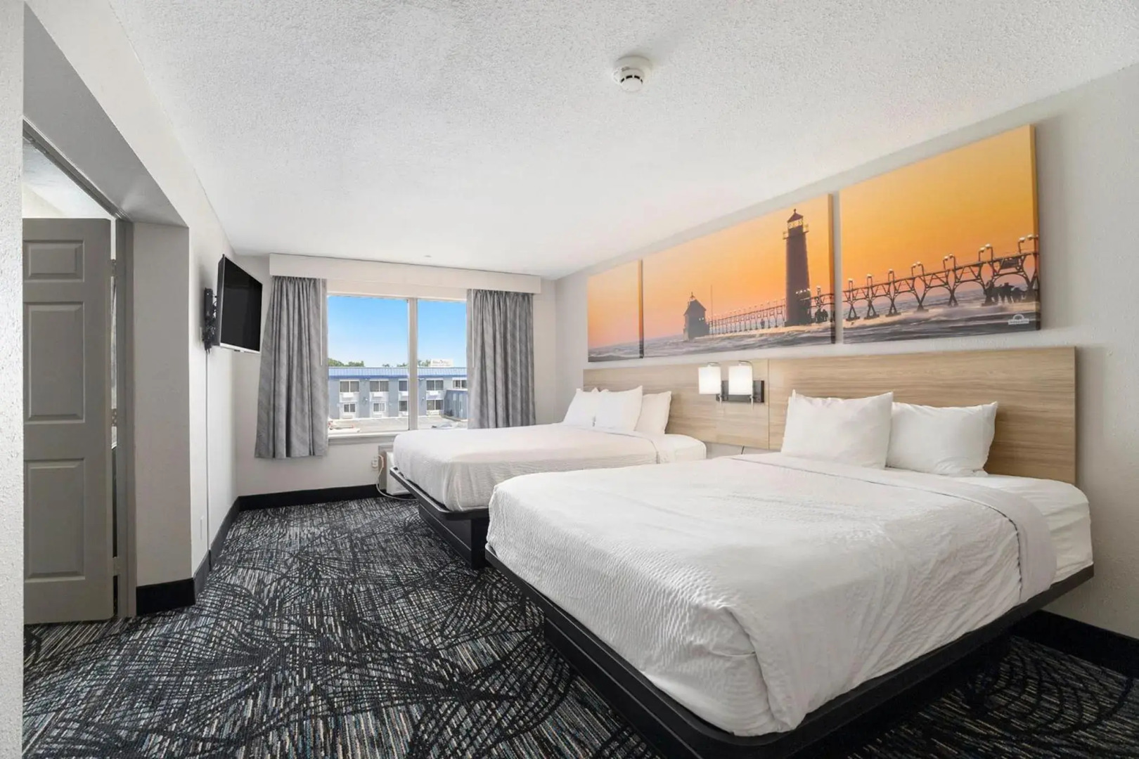 Days Inn & Suites by Wyndham Norton Shores/Muskegon