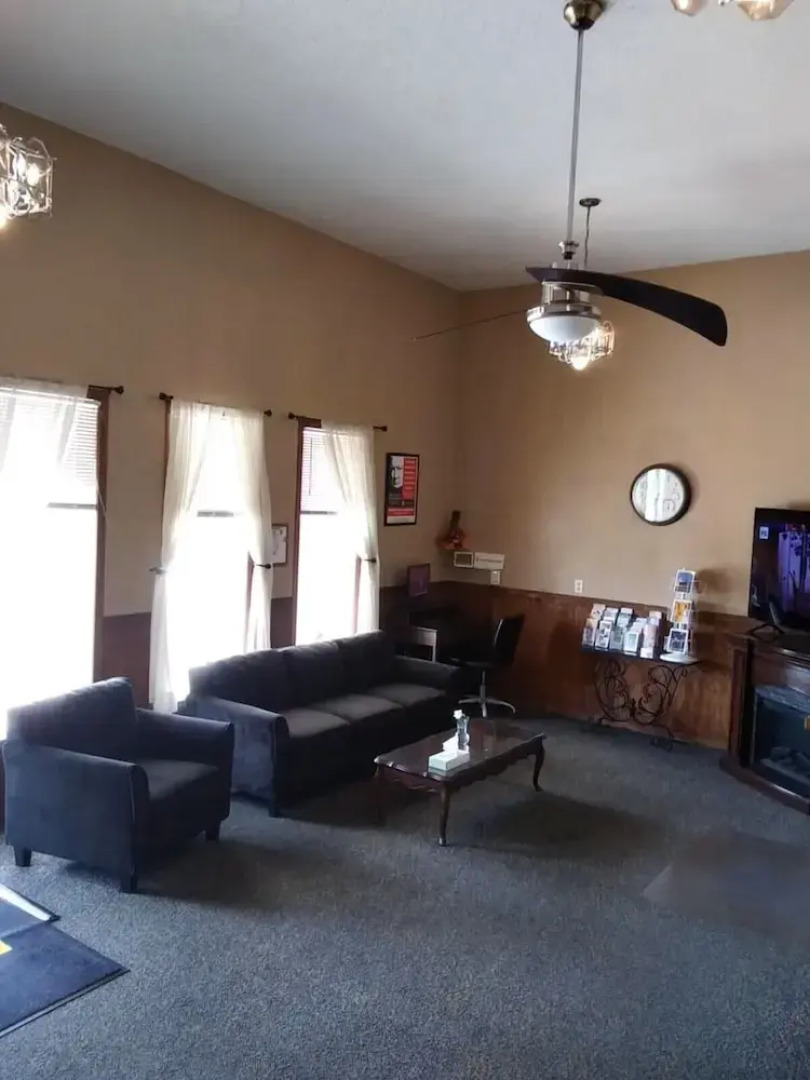 Capital O Amerihost Inn and Suites Kingdom City Hwy 54 MO