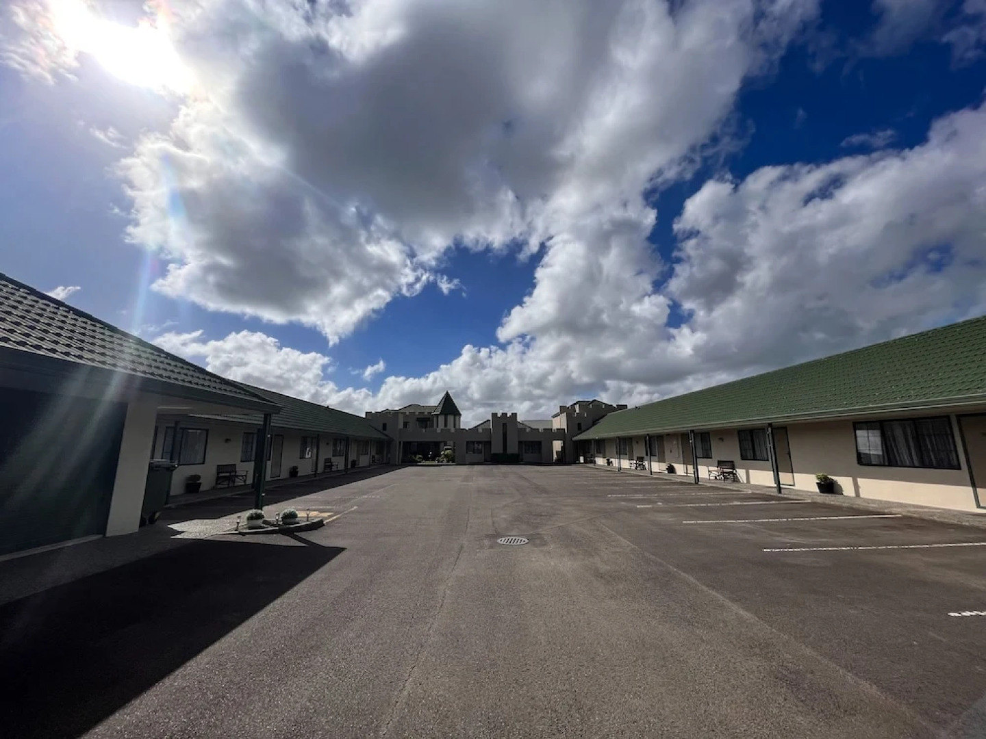 Camelot Motor Lodge 2004