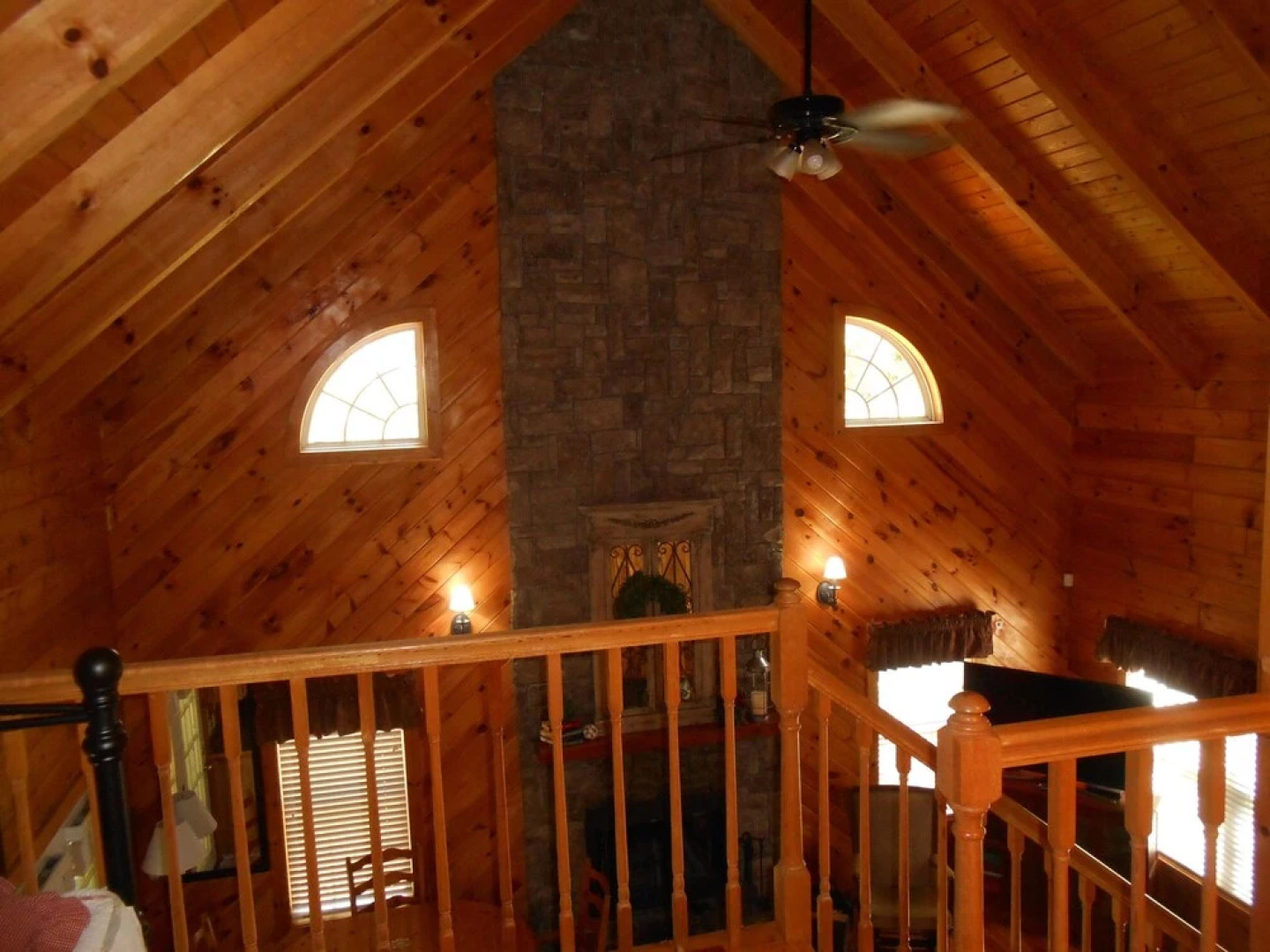 Cardinal Nest Cabin 80 2 Bedrooms 1.5 Bathroom Cabin