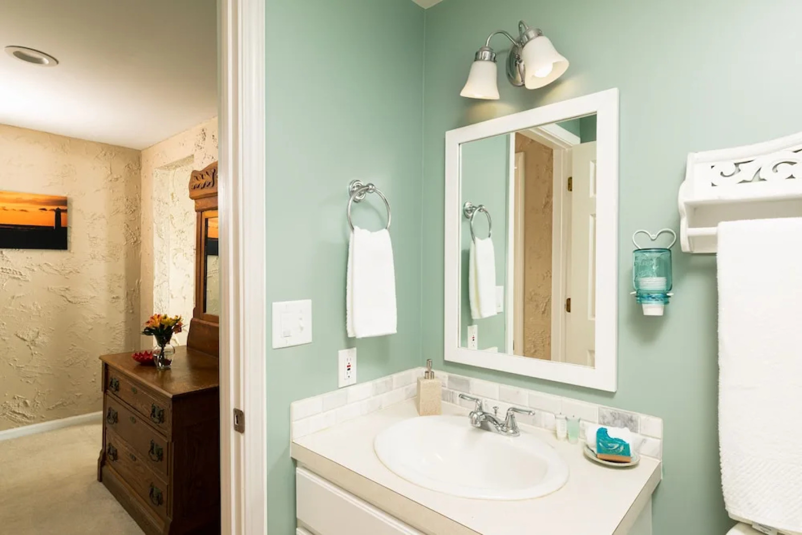 Looking Glass Beachfront Inn