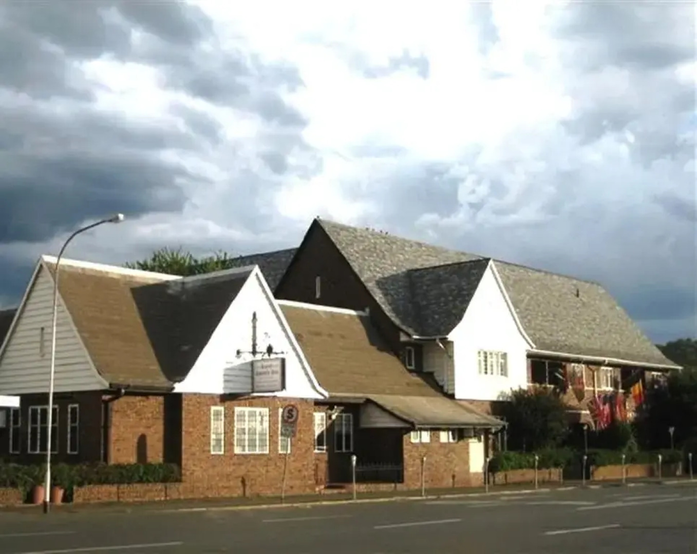 The Royal Hotel Country Inn