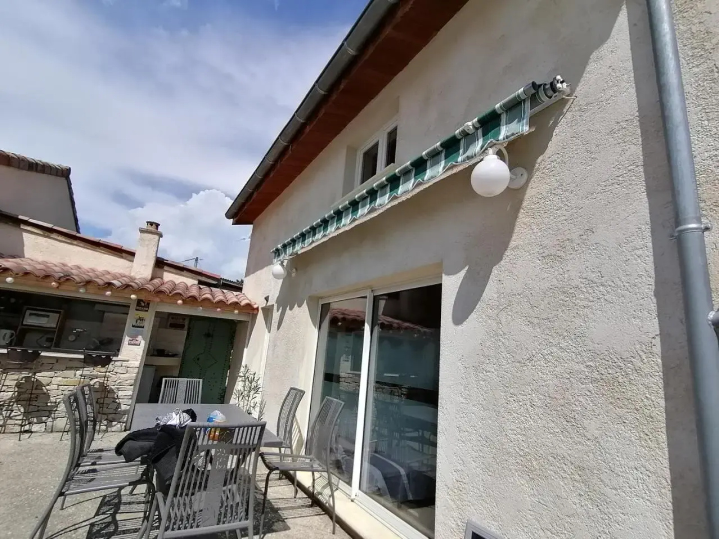 Duplex avec piscine et extérieur