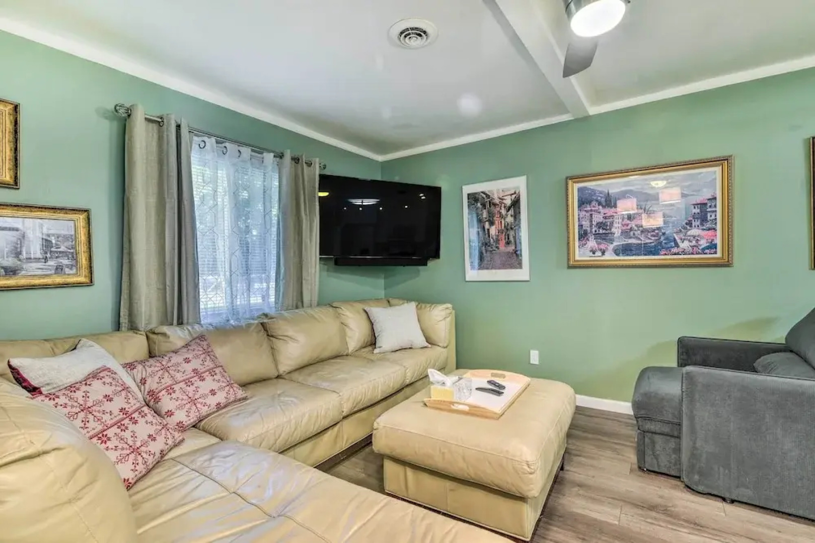 Pet-friendly Taylor Home w/ Backyard Oasis!