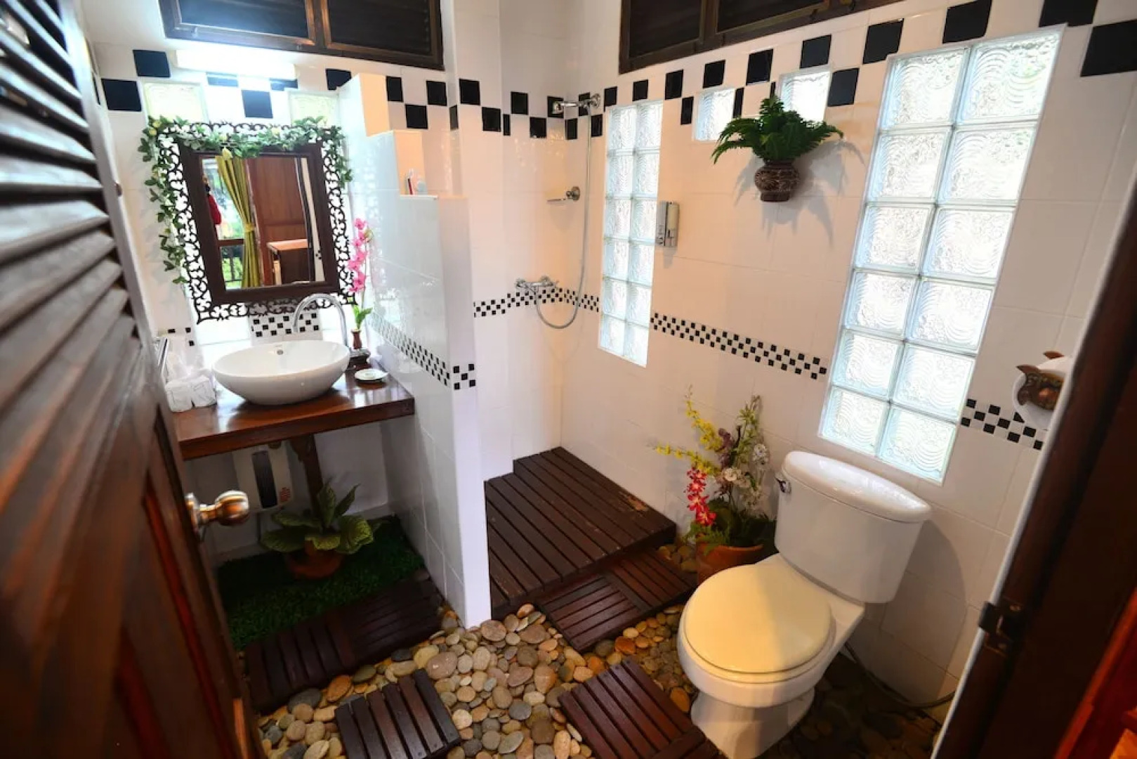 Viang Yonok Hotel Restaurant Sports Club