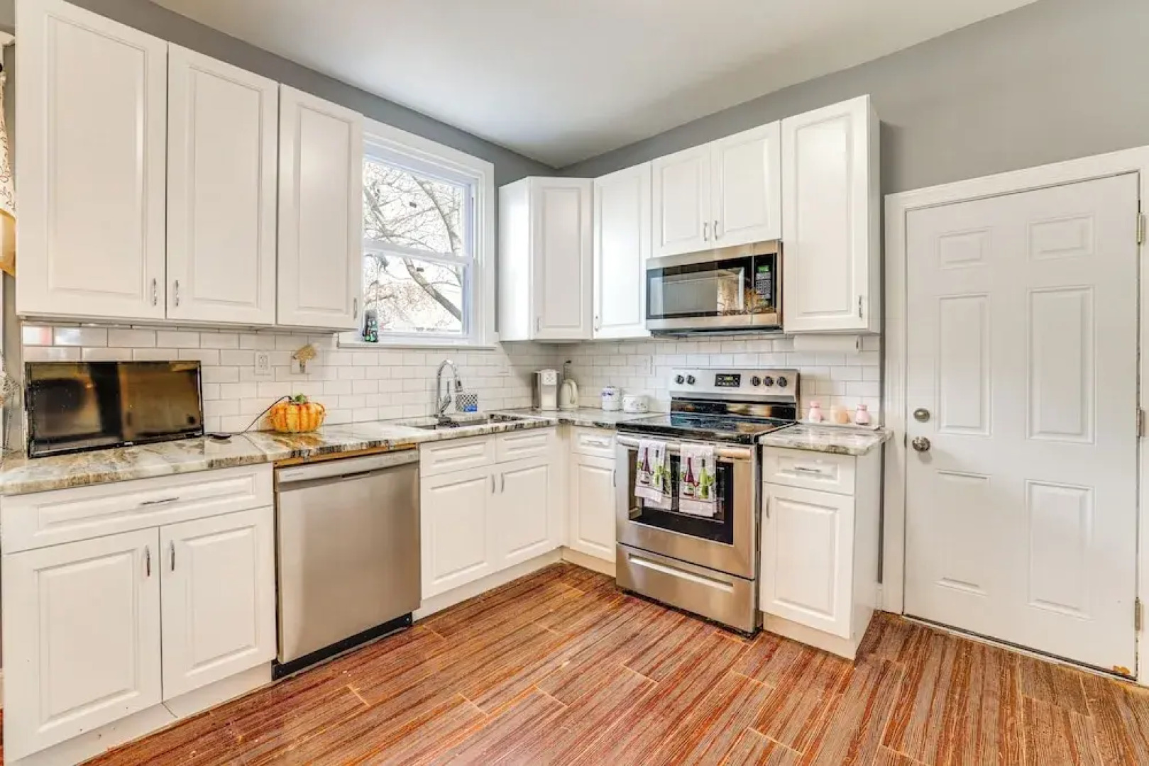 3 Mi to Penn: Pet-friendly Townhome in Yeadon!