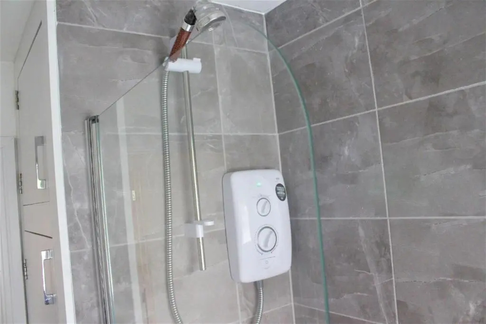 Near Hinckley Centre, sleeps up to 6, spacious ground floor apartments with secure parking