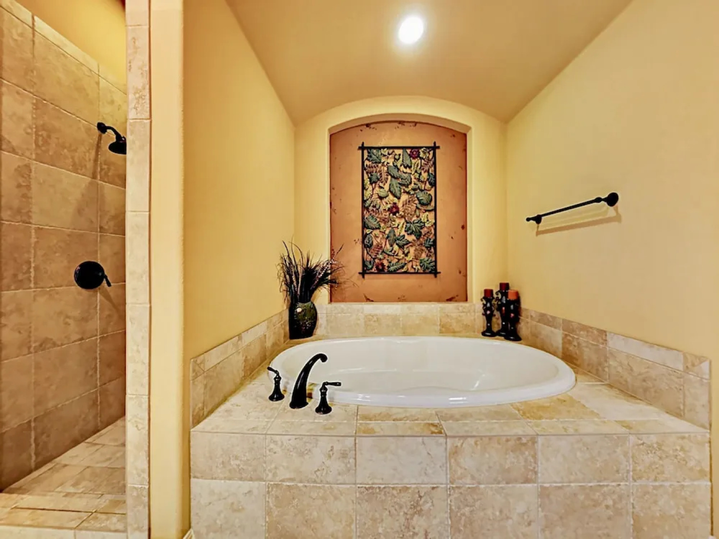 416 Lakeway - 3 Bedroom Condo