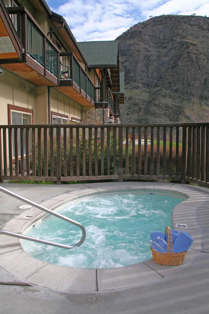 Salmon Rapids Lodge
